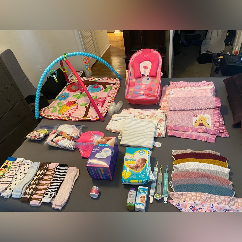 Huge Baby Bundle!!!! Activity Mat, Bath Seat, and much more!! Baby items lot!!